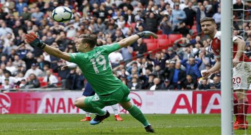 بالفيديو.. لينو يتصدى لفرصة مزدوجة ويحرم توتنهام من هدف